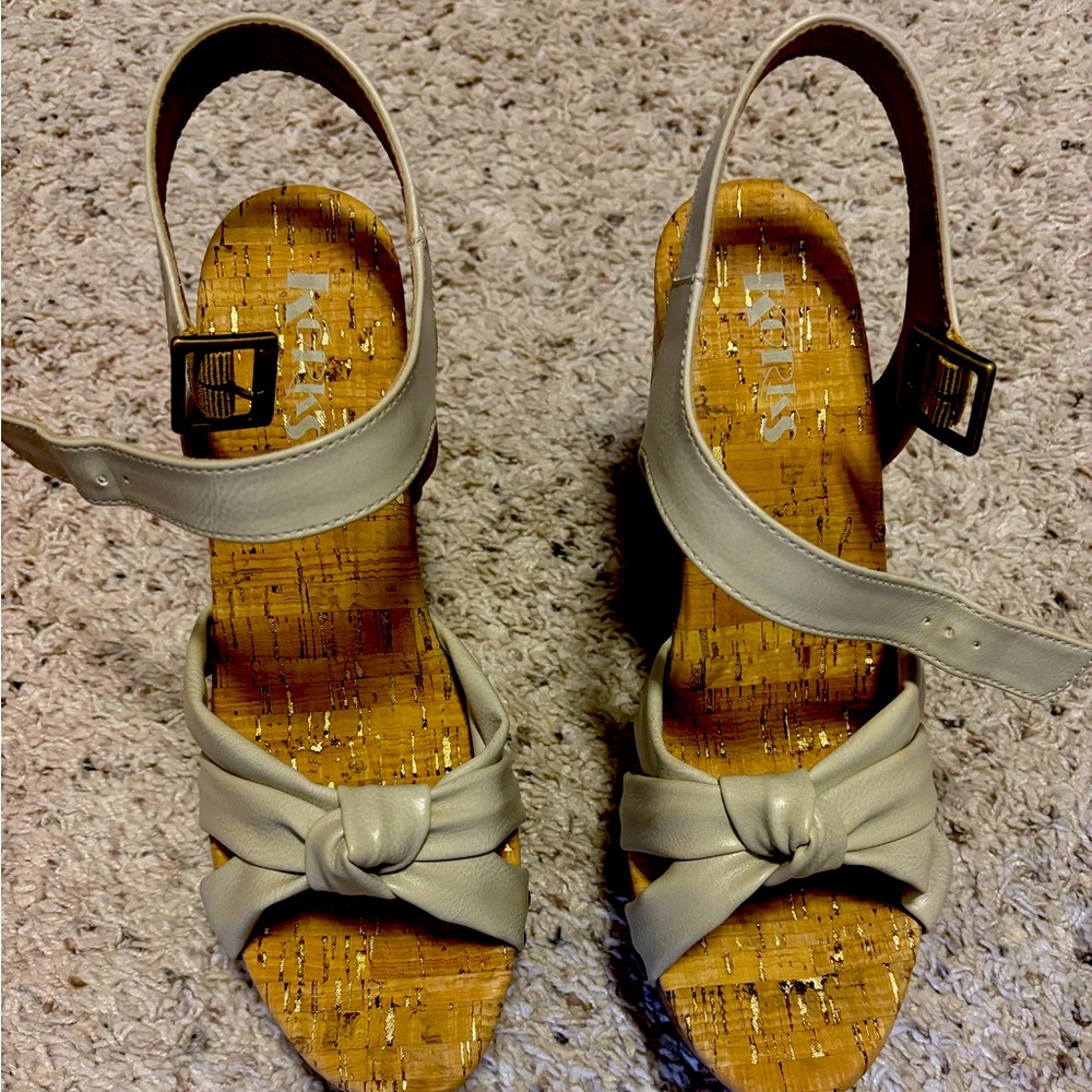 Korks Dawson Size 10 NIB Cream wedge sandals
